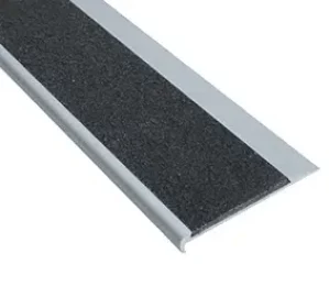 Aluminium stair nosing with silicon carbide insert- ST3